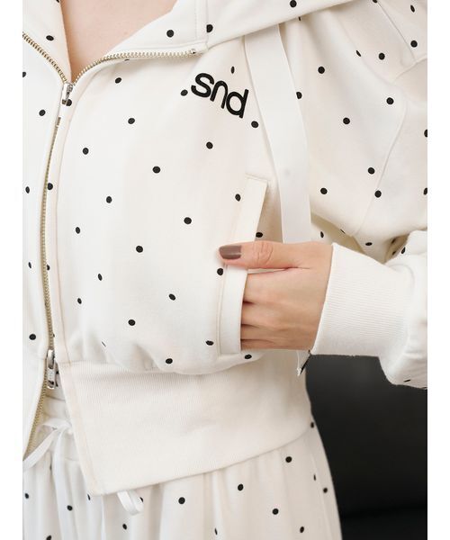 SNIDEL(スナイデル)の「【sndロゴ】バリエロゴフーディー(パーカー・レディース・ライトピンク/グレー/ドット・F)」の13枚目の写真