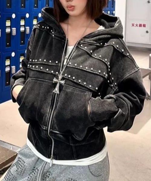 ViViDAY(ビビデー)の「メタルスタッズウォッシュ加工ジップパーカー(パーカー・レディース・ブラック/ライトグレー・M)」の12枚目の写真