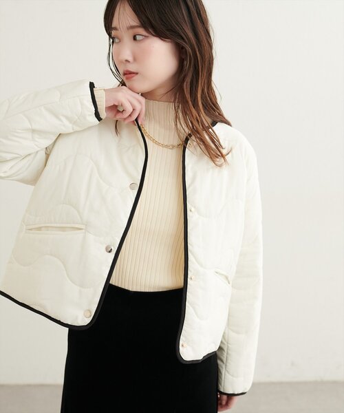 natural couture(ナチュラルクチュール)の「なみなみ柄キルティングジャケット(ノーカラージャケット・レディース・ブラック/アイボリー/サックスブルー/ブラウン・FREE)」の12枚目の写真