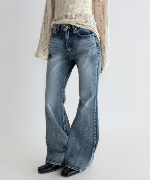 BUTTON UP(ボタンアップ)の「ヴィンテージウォッシュドセミ bootカット デニムパンツ(BLUE)(デニムパンツ・レディース・その他・SMALL/MEDIUM/LARGE)」の1枚目の写真