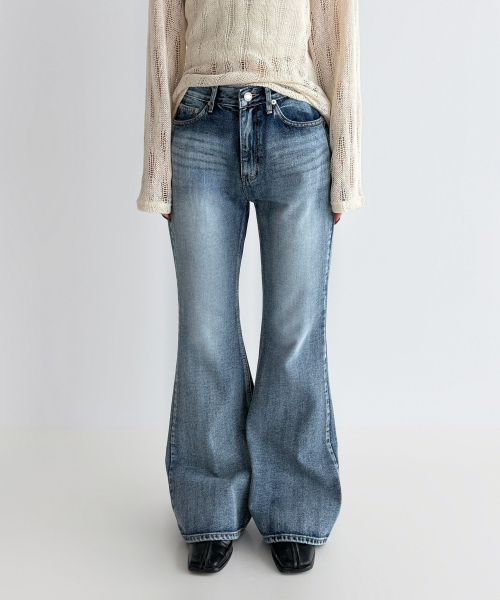 BUTTON UP(ボタンアップ)の「ヴィンテージウォッシュドセミ bootカット デニムパンツ(BLUE)(デニムパンツ・レディース・その他・SMALL/MEDIUM/LARGE)」の2枚目の写真