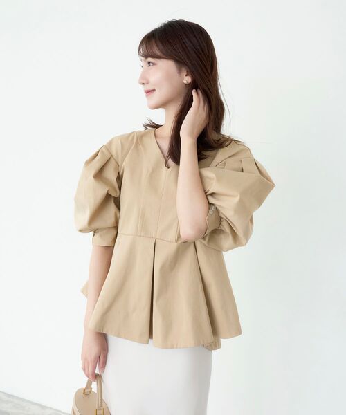 cle blatt(クレブラット)の「Vネックタックブラウス(シャツ/ブラウス・レディース・ネイビー/オフホワイト・MEDIUM)」の19枚目の写真