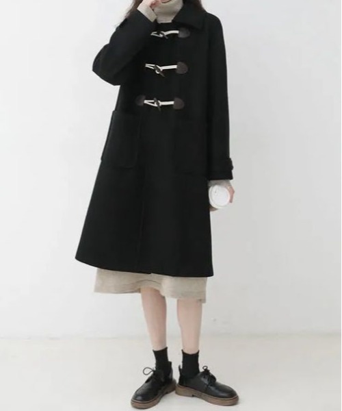 ＆soiree（アンドソワレ）の「トグルボタンビックカラーロングコート（その他アウター・レディース・オフホワイト/ブラック・LARGE/X-LARGE/SMALL/MEDIUM）」の5枚目の写真
