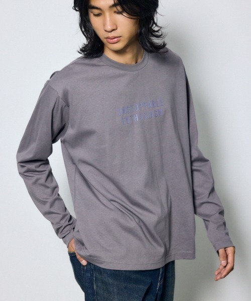 AZUL by moussy(アズールバイマウジー)の「配色厚盛ラバープリントロンT 秋服 冬服 春服 ロゴT(Tシャツ/カットソー・メンズ・グレー/ブラウン/ブラック/ホワイト・LARGE/MEDIUM)」の3枚目の写真