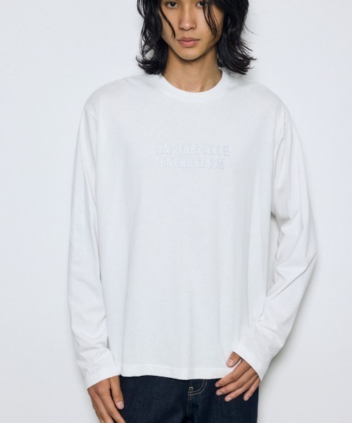 AZUL by moussy(アズールバイマウジー)の「配色厚盛ラバープリントロンT 秋服 冬服 春服 ロゴT(Tシャツ/カットソー・メンズ・グレー/ブラウン/ブラック/ホワイト・LARGE/MEDIUM)」の1枚目の写真