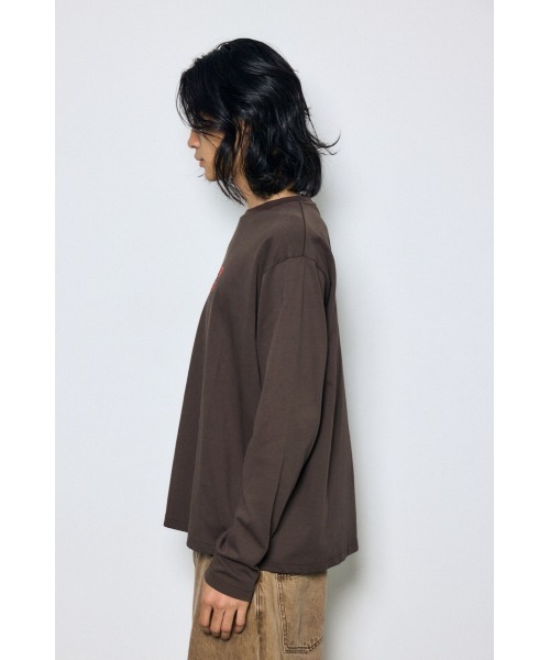 AZUL by moussy(アズールバイマウジー)の「配色厚盛ラバープリントロンT 秋服 冬服 春服 ロゴT(Tシャツ/カットソー・メンズ・グレー/ブラウン/ブラック/ホワイト・LARGE/MEDIUM)」の5枚目の写真