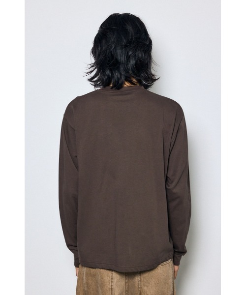 AZUL by moussy(アズールバイマウジー)の「配色厚盛ラバープリントロンT 秋服 冬服 春服 ロゴT(Tシャツ/カットソー・メンズ・グレー/ブラウン/ブラック/ホワイト・LARGE/MEDIUM)」の6枚目の写真