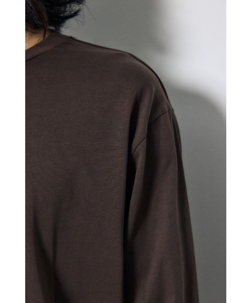 AZUL by moussy(アズールバイマウジー)の「配色厚盛ラバープリントロンT 秋服 冬服 春服 ロゴT(Tシャツ/カットソー・メンズ・グレー/ブラウン/ブラック/ホワイト・LARGE/MEDIUM)」の8枚目の写真