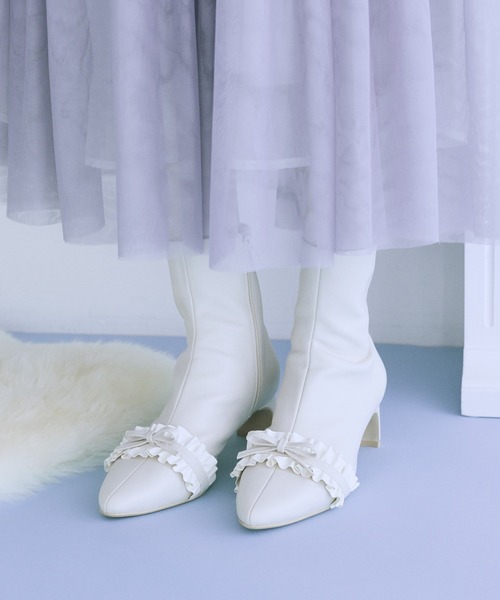 Maison de FLEUR(メゾンドフルール)の「バイカラーフリルリボンショートブーツ(ブーツ・レディース・ブラック/ホワイト系その他2・M/L/S)」の6枚目の写真