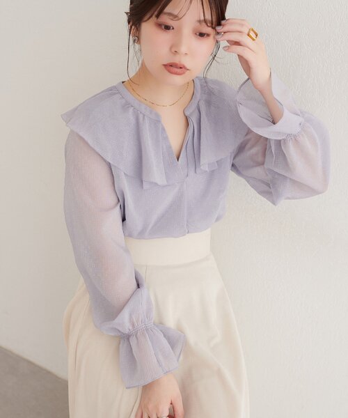 natural couture(ナチュラルクチュール)の「タックフリル衿スキッパー長袖ブラウス(シャツ/ブラウス・レディース・ピンクベージュ/ブラック/グレイッシュベージュ/アイボリー・FREE)」の3枚目の写真