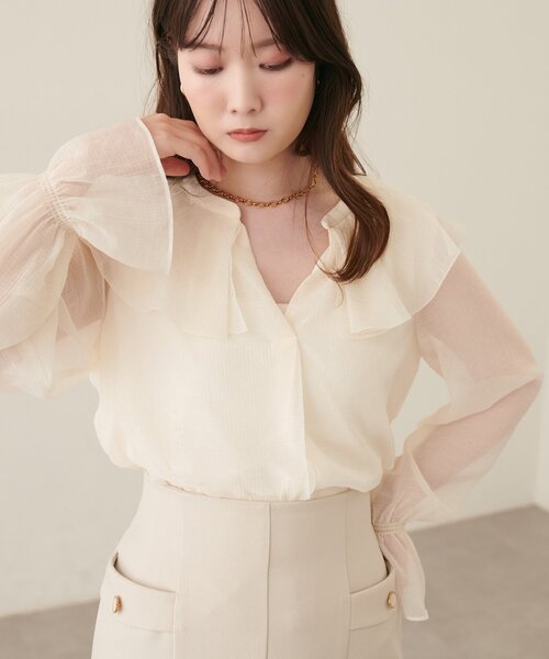 natural couture(ナチュラルクチュール)の「タックフリル衿スキッパー長袖ブラウス(シャツ/ブラウス・レディース・ピンクベージュ/ブラック/グレイッシュベージュ/アイボリー・FREE)」の20枚目の写真