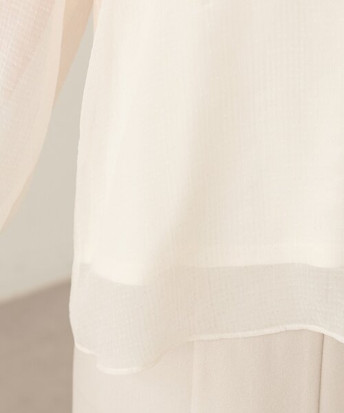natural couture(ナチュラルクチュール)の「タックフリル衿スキッパー長袖ブラウス(シャツ/ブラウス・レディース・ピンクベージュ/ブラック/グレイッシュベージュ/アイボリー・FREE)」の5枚目の写真