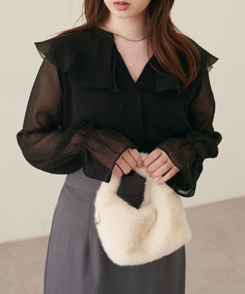 natural couture(ナチュラルクチュール)の「タックフリル衿スキッパー長袖ブラウス(シャツ/ブラウス・レディース・ピンクベージュ/ブラック/グレイッシュベージュ/アイボリー・FREE)」の7枚目の写真