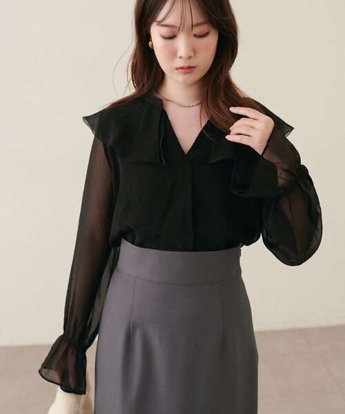 natural couture(ナチュラルクチュール)の「タックフリル衿スキッパー長袖ブラウス(シャツ/ブラウス・レディース・ピンクベージュ/ブラック/グレイッシュベージュ/アイボリー・FREE)」の8枚目の写真