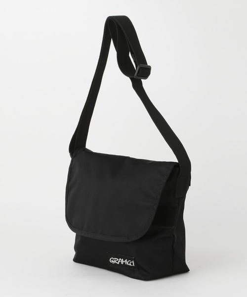Gramicci(グラミチ)の「Gramicci(グラミチ)別注ナイロンショルダーバッグ(ショルダーバッグ・メンズ・ブラック/ターコイズブルー・FREE)」の3枚目の写真