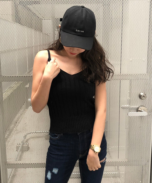 ENVYM（アンビー）の「リブＫＮＩＴキャミ（キャミソール・レディース・ベージュ/ブラック/グレー/カーキ/ピンク/ホワイト・FREE）」の2枚目の写真