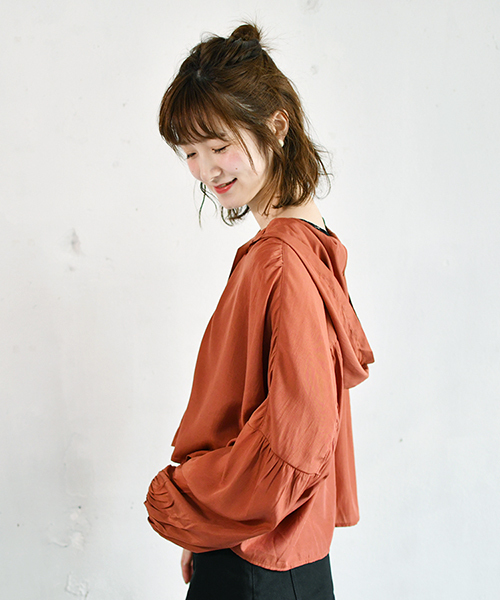 PairPair（ペアペア）の「袖ボリュームフーディブラウス（シャツ/ブラウス・レディース・カーキ/アイボリー/オレンジ系その他・FREE）」の7枚目の写真