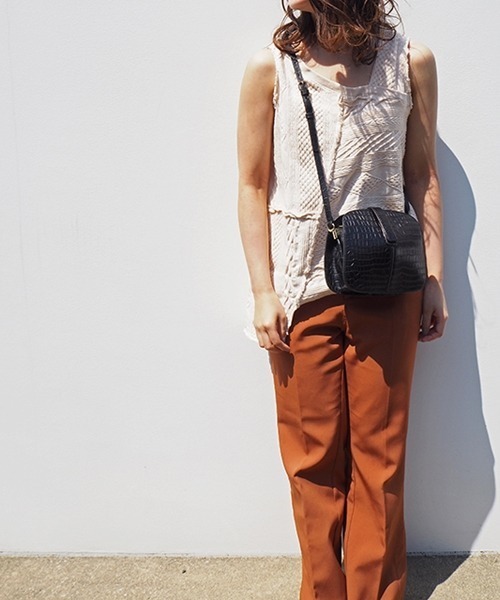 LE VERNIS（ル・ベルニ）の「エンボスシェルバッグ（ショルダーバッグ・レディース・ブラック/ブラウン・FREE）」の4枚目の写真