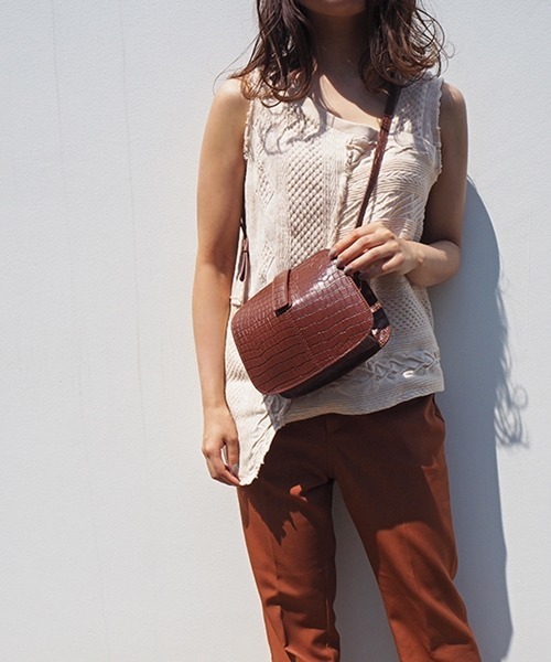 LE VERNIS（ル・ベルニ）の「エンボスシェルバッグ（ショルダーバッグ・レディース・ブラック/ブラウン・FREE）」の9枚目の写真