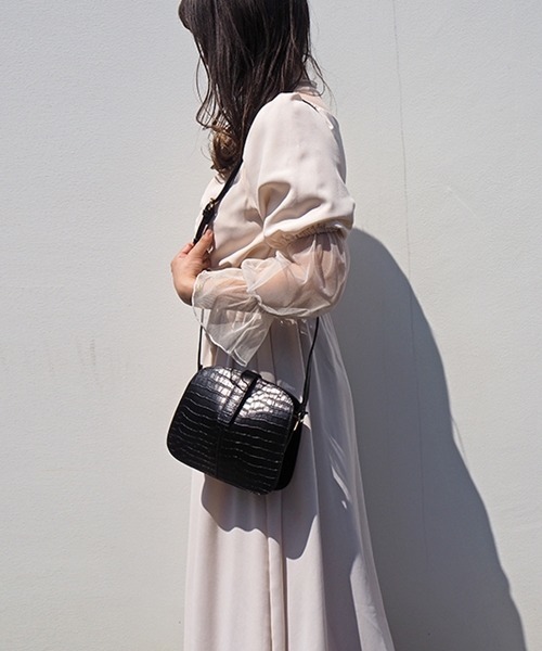 LE VERNIS（ル・ベルニ）の「エンボスシェルバッグ（ショルダーバッグ・レディース・ブラック/ブラウン・FREE）」の3枚目の写真