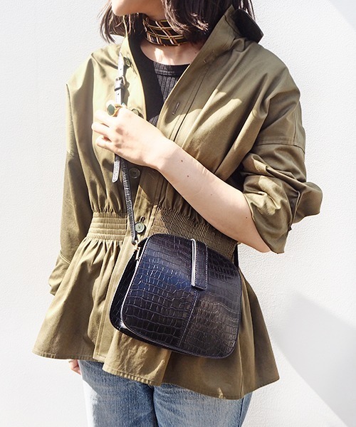 LE VERNIS（ル・ベルニ）の「エンボスシェルバッグ（ショルダーバッグ・レディース・ブラック/ブラウン・FREE）」の6枚目の写真