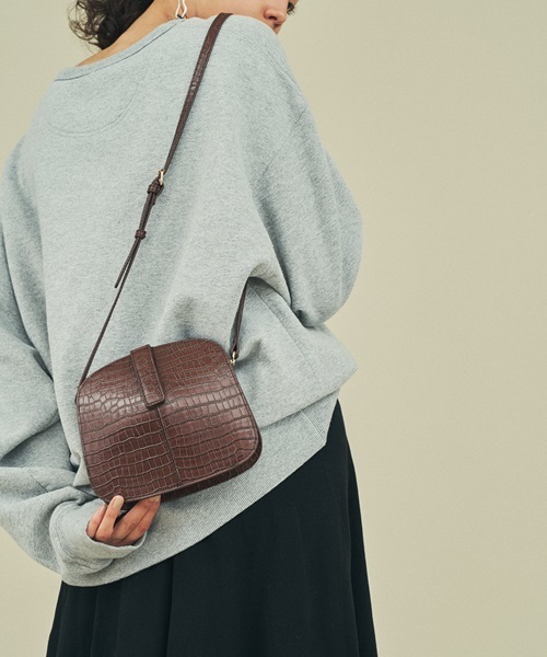 LE VERNIS（ル・ベルニ）の「エンボスシェルバッグ（ショルダーバッグ・レディース・ブラック/ブラウン・FREE）」の10枚目の写真