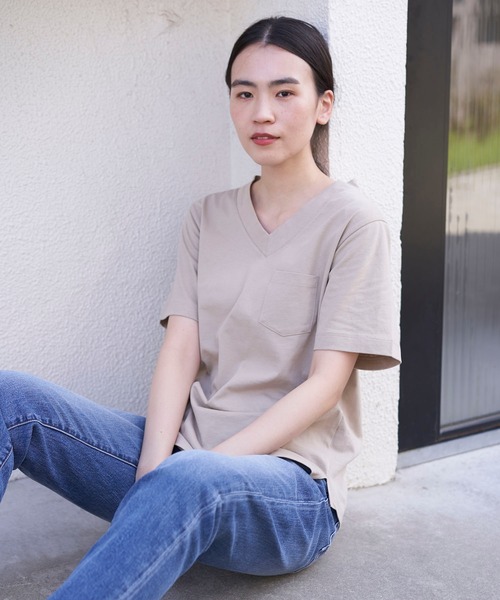 AMERICAN HOLIC（アメリカンホリック）の「18col.Ｖネックポケット付半袖カットプルオーバー（Tシャツ/カットソー・レディース・ベージュ/ブラック/ライトベージュ/サックスブルー/オレンジ/モカ/ピンクベージュ/ブラウン/ピンク/ライトグレー/グリーン/ネイビー/チャコールグレー/オフホワイト/イエロー・M/S/L）」の7枚目の写真