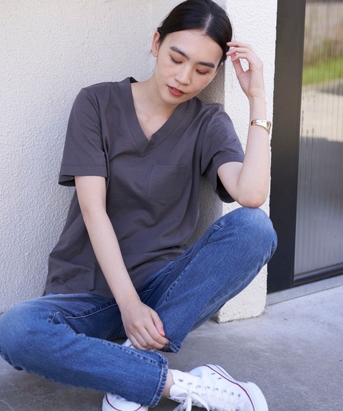 AMERICAN HOLIC（アメリカンホリック）の「18col.Ｖネックポケット付半袖カットプルオーバー（Tシャツ/カットソー・レディース・ベージュ/ブラック/ライトベージュ/サックスブルー/オレンジ/モカ/ピンクベージュ/ブラウン/ピンク/ライトグレー/グリーン/ネイビー/チャコールグレー/オフホワイト/イエロー・M/S/L）」の3枚目の写真