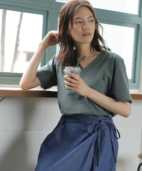 AMERICAN HOLIC（アメリカンホリック）の「18col.Ｖネックポケット付半袖カットプルオーバー（Tシャツ/カットソー・レディース・ベージュ/ブラック/ライトベージュ/サックスブルー/オレンジ/モカ/ピンクベージュ/ブラウン/ピンク/ライトグレー/グリーン/ネイビー/チャコールグレー/オフホワイト/イエロー・M/S/L）」の9枚目の写真