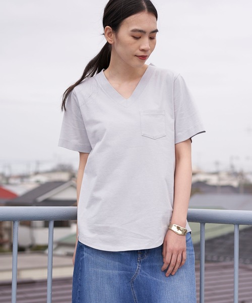 AMERICAN HOLIC（アメリカンホリック）の「18col.Ｖネックポケット付半袖カットプルオーバー（Tシャツ/カットソー・レディース・ベージュ/ブラック/ライトベージュ/サックスブルー/オレンジ/モカ/ピンクベージュ/ブラウン/ピンク/ライトグレー/グリーン/ネイビー/チャコールグレー/オフホワイト/イエロー・M/S/L）」の4枚目の写真