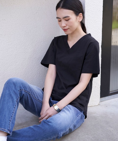 AMERICAN HOLIC（アメリカンホリック）の「18col.Ｖネックポケット付半袖カットプルオーバー（Tシャツ/カットソー・レディース・ベージュ/ブラック/ライトベージュ/サックスブルー/オレンジ/モカ/ピンクベージュ/ブラウン/ピンク/ライトグレー/グリーン/ネイビー/チャコールグレー/オフホワイト/イエロー・M/S/L）」の2枚目の写真