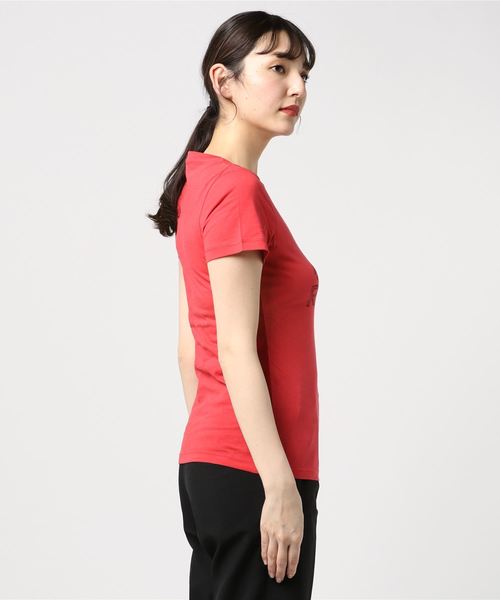 Reebok(リーボック)の「GS トレース デルタ Tシャツ / Graphic Series Crew Tee(Tシャツ/カットソー・レディース・レッド/ピンクベージュ/グレー・SMALL/MEDIUM/LARGE/X-LARGE)」の5枚目の写真