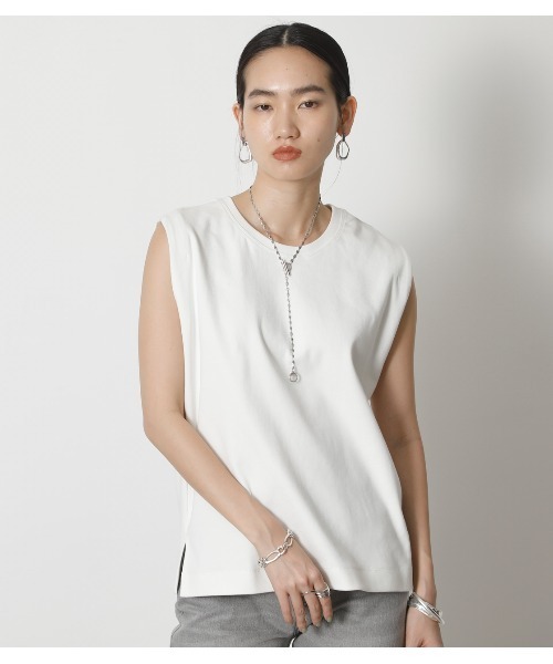 crie conforto(クリーコンフォルト)の「クリーンノースリーブカットソー(タンクトップ・レディース・オフホワイト/ブラウン/ベージュ・FREE)」の2枚目の写真