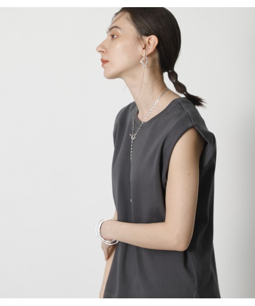 crie conforto(クリーコンフォルト)の「クリーンノースリーブカットソー(タンクトップ・レディース・オフホワイト/ブラウン/ベージュ・FREE)」の17枚目の写真