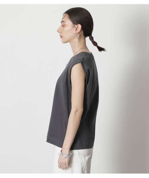 crie conforto(クリーコンフォルト)の「クリーンノースリーブカットソー(タンクトップ・レディース・オフホワイト/ブラウン/ベージュ・FREE)」の20枚目の写真