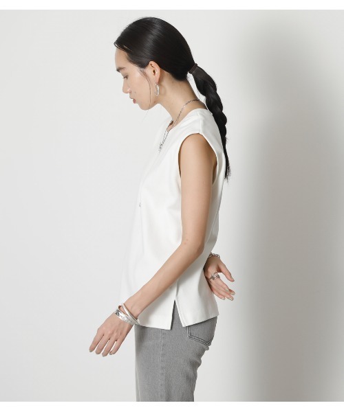crie conforto(クリーコンフォルト)の「クリーンノースリーブカットソー(タンクトップ・レディース・オフホワイト/ブラウン/ベージュ・FREE)」の18枚目の写真
