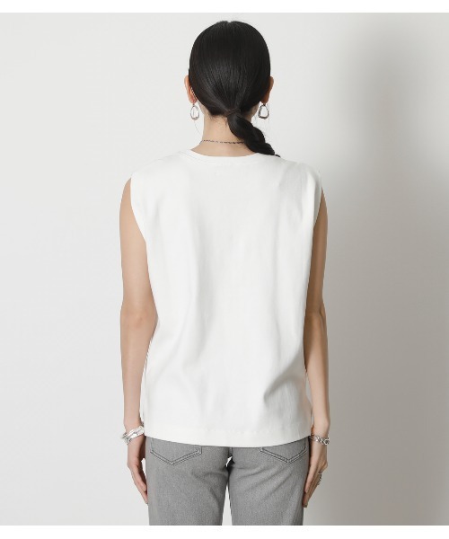 crie conforto(クリーコンフォルト)の「クリーンノースリーブカットソー(タンクトップ・レディース・オフホワイト/ブラウン/ベージュ・FREE)」の9枚目の写真