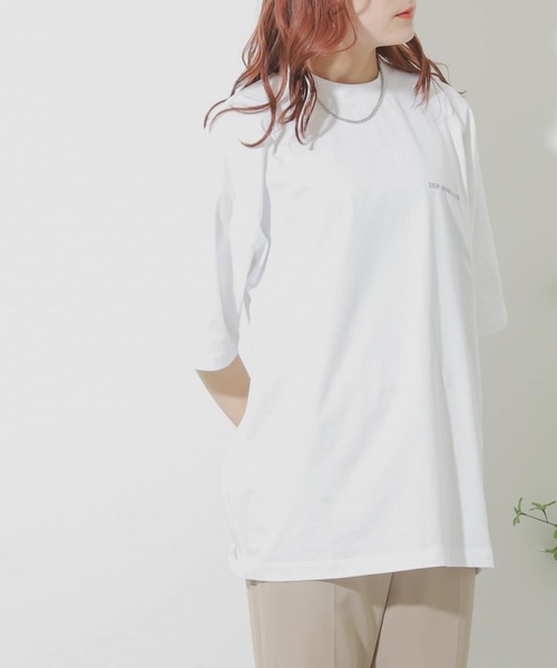 SENSE OF PLACE by URBAN RESEARCH（センスオブプレイスバイアーバンリサーチ）の「DDP×SENSE OF PLACE　『別注』グラフィックアートTシャツ（Tシャツ/カットソー・メンズ・チャコールグレー/ホワイト系その他/アイボリー/ロイヤルブルー/オフホワイト/ホワイト/ダークグレー/ブルー/グレー/グレー系その他・LARGE/MEDIUM）」の2枚目の写真