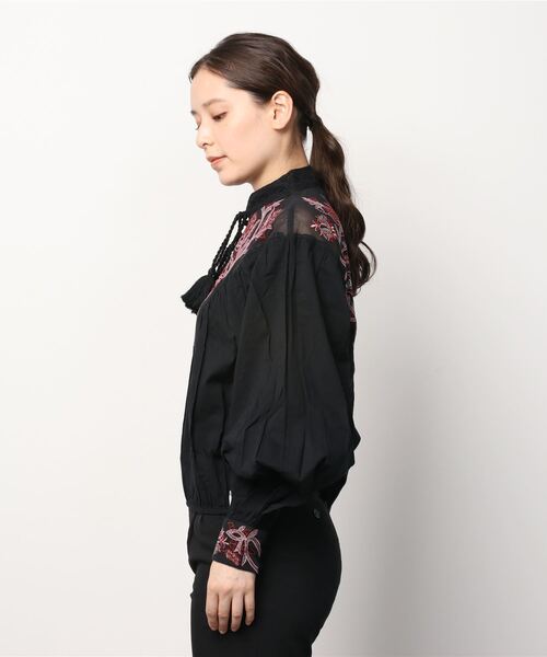 One Tea spoon(ワンティースプーン)の「ONE TEA SPOON EMBROIDERED GYPSY ROAMER TOP (ワンティースプーン )(ブラック)(24245)(シャツ/ブラウス・レディース・ブラック・S)」の2枚目の写真