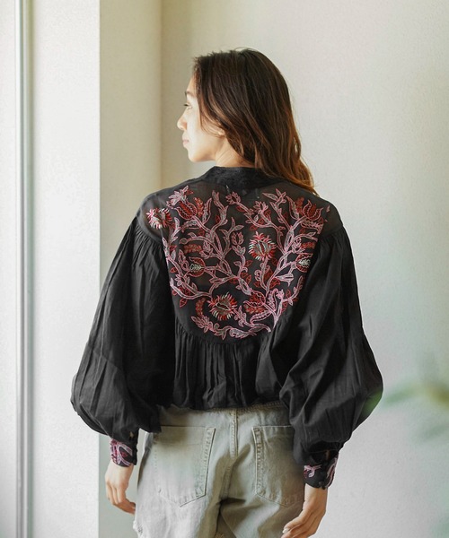 One Tea spoon(ワンティースプーン)の「ONE TEA SPOON EMBROIDERED GYPSY ROAMER TOP (ワンティースプーン )(ブラック)(24245)(シャツ/ブラウス・レディース・ブラック・S)」の4枚目の写真