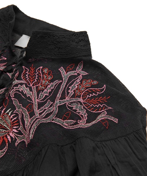 One Tea spoon(ワンティースプーン)の「ONE TEA SPOON EMBROIDERED GYPSY ROAMER TOP (ワンティースプーン )(ブラック)(24245)(シャツ/ブラウス・レディース・ブラック・S)」の8枚目の写真