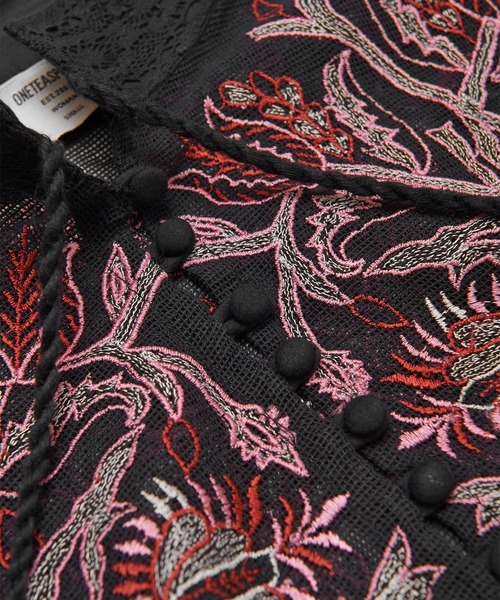 One Tea spoon(ワンティースプーン)の「ONE TEA SPOON EMBROIDERED GYPSY ROAMER TOP (ワンティースプーン )(ブラック)(24245)(シャツ/ブラウス・レディース・ブラック・S)」の9枚目の写真