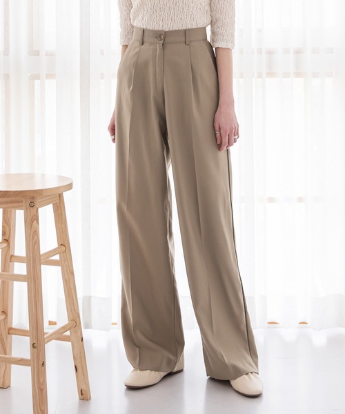 UNE MANSION（ユヌマンション）の「[UNEORIGINAL]サイドラインテーピングポイントスラックス（スラックス・レディース・ブラック/ベージュ/グレー/ブルー・SMALL/MEDIUM）」の4枚目の写真