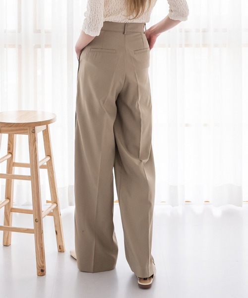 UNE MANSION（ユヌマンション）の「[UNEORIGINAL]サイドラインテーピングポイントスラックス（スラックス・レディース・ブラック/ベージュ/グレー/ブルー・SMALL/MEDIUM）」の21枚目の写真