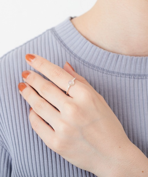 ear PAPILLONNER(イアパピヨネ)の「(WEB限定カラーあり)シルバー925プチストーンリング(リング・レディース・ホワイト/イエロー/パープル/ナチュラル・FREE)」の5枚目の写真