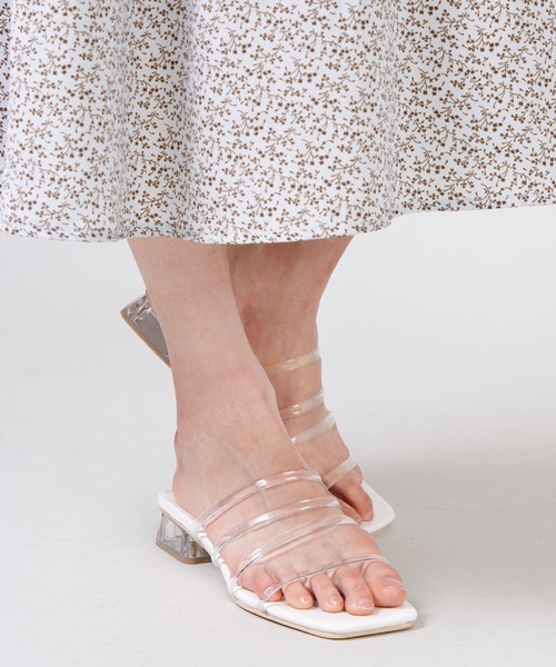 SPINNS（スピンズ）の「PVC素材メニーストラップローヒールサンダル（サンダル・レディース・ホワイト/ブラック/ベージュ/ミント・LL/M/L）」の2枚目の写真