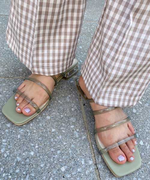 SPINNS（スピンズ）の「PVC素材メニーストラップローヒールサンダル（サンダル・レディース・ホワイト/ブラック/ベージュ/ミント・LL/M/L）」の4枚目の写真