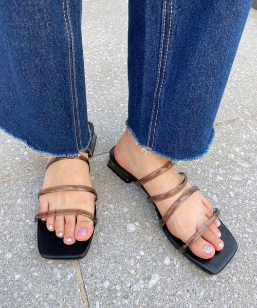 SPINNS（スピンズ）の「PVC素材メニーストラップローヒールサンダル（サンダル・レディース・ホワイト/ブラック/ベージュ/ミント・LL/M/L）」の7枚目の写真