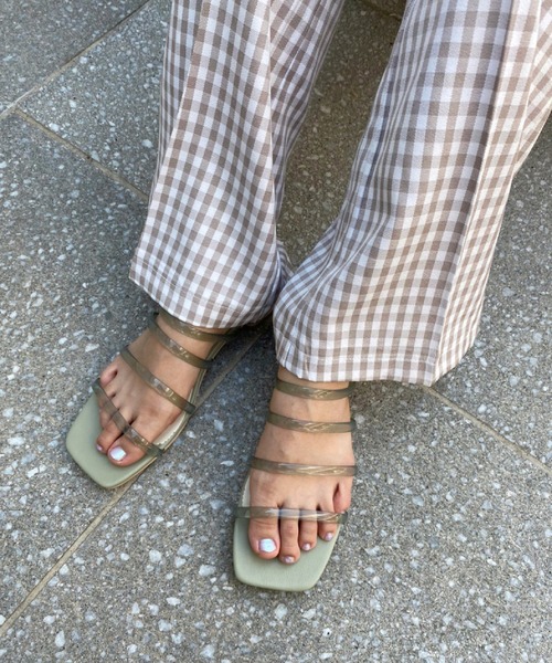 SPINNS（スピンズ）の「PVC素材メニーストラップローヒールサンダル（サンダル・レディース・ホワイト/ブラック/ベージュ/ミント・LL/M/L）」の9枚目の写真