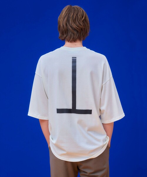 UNITED TOKYO（ユナイテッドトウキョウ）の「Graphic T（big size)（Tシャツ/カットソー・メンズ・ホワイト/ブラック/アイボリー/モスグリーン/ブラック×ブラック/ホワイト系その他/ブラック系その他2/オフホワイト・1/2）」の4枚目の写真